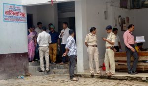Muzaffarpur: Central Bureau of Investigation (CBI) along with the officers of Central Forensic Science Laboratory (CFSL) investigate the shelter home, where 34 minor girls were allegedly raped, in Muzaffarpur on Saturday, Aug 11, 2018. (PTI Photo) (PTI8_11_2018_000174B)
