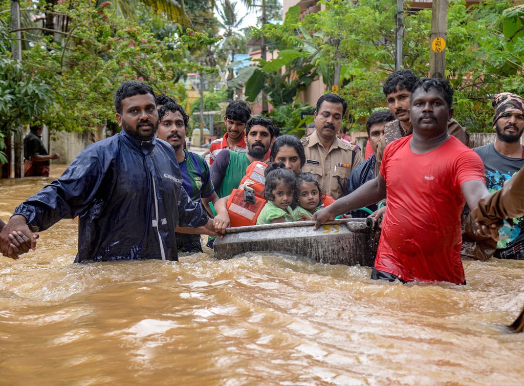 Thiruvananthapuram: Rescuers evacuate people from a flood-hit locality, in Thiruvananthapuram on Wednesday, Aug 15, 2018. (PTI Photo) (PTI8_15_2018_000288B)