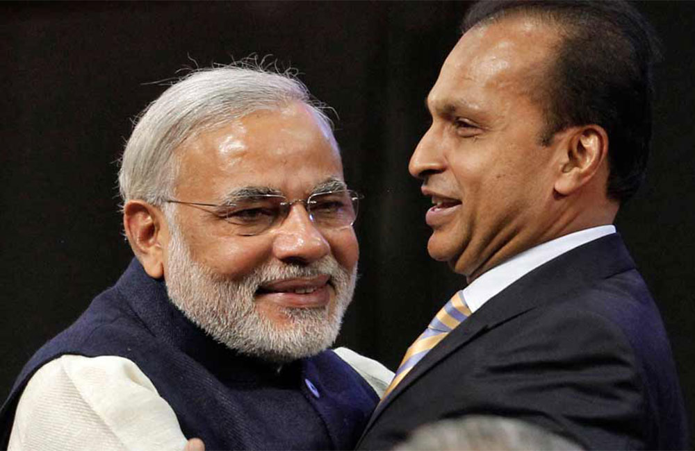 प्रधानमंत्री नरेंद्र मोदी के साथ अनिल अंबानी. (फाइल फोटो: रॉयटर्स)