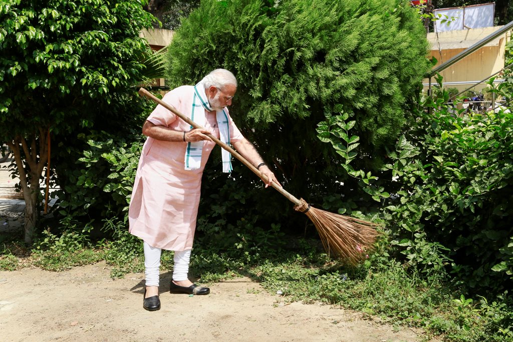 New Delhi: Prime Minister Narendra Modi undertakes a cleanliness drive under 'Swachhta Hi Sewa' campaign in the premises of Baba Sahib Ambedkar Higher Secondary School at Paharganj, in New Delhi, Saturday, Sept 15, 2018. (PTI Photo)(PTI9_15_2018_000045B)