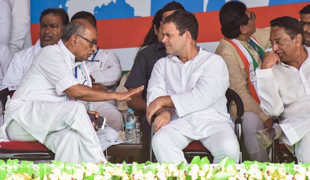Satna: Congress President Rahul Gandhi (L) with senior leader Digvijay Singh and MPCC President Kamal Nath during a public meeting in Satna, Thursday, Sept 27, 2018. (PTI Photo)(PTI9_27_2018_000177B)