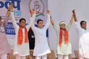 Chitrakoot: Congress President Rahul Gandhi with MPCC President Kamal Nath (2nd L), party MP Jyotiraditya Scindia (3rd R) and other leaders during a public meeting in Chitrakoot, Thursday, Sept 27, 2018. (AICC Photo via PTI) (PTI9_27_2018_000139B)