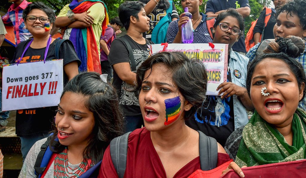 Kolkata: LGBTQ community members celebrate after the Supreme Court verdict which decriminalises consensual gay sex, in Kolkata, Thursday, Sept 06, 2018. A five-judge constitution bench of the Supreme Court unanimously decriminalised part of the 158-year-old colonial law under Section 377 of the IPC which criminalises consensual unnatural sex. (PTI Photo/Swapan Mahapatra)(PTI9_6_2018_000216B)