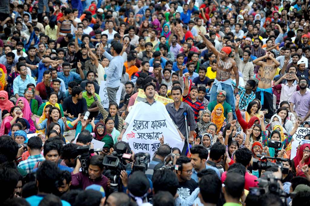 Students protest in Dhaka University demanding a cut in job reservations in civil service exams. Credit: Nabiullah Nabi