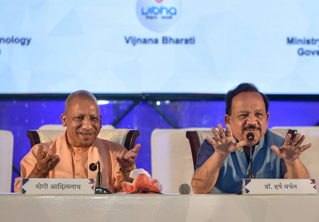 Lucknow: Union Science and Technology Minister Harsh Vardhan (R) and Uttar Pradesh Chief Minister Yogi Adityanath address a joint press conference, in Lucknow, Thursday, Oct 4, 2018. (PTI Photo/Nand Kumar) (PTI10_4_2018_000147B)
