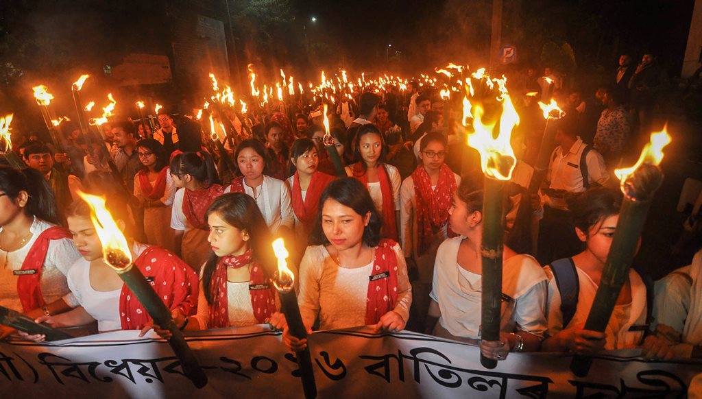 Guwahati: AASU activists with members of 28 ethnic organisations participate in a torch light procession against Citizenship (Amendment) Bill, in Guwahati, Friday, Nov. 16, 2018. (PTI Photo) (PTI11_16_2018_000079B)
