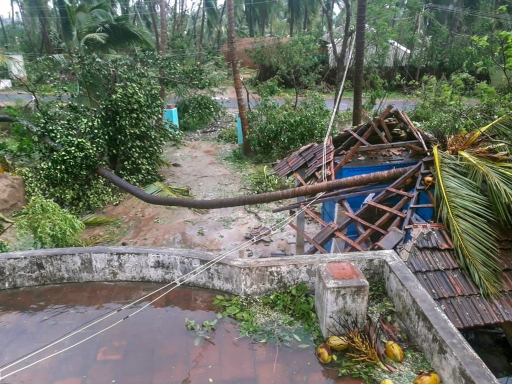 Pudukkottai: A view of a damaged house after cyclone Gaja hit Pudukkottai district of Tamil Nadu, Friday, Nov. 16, 2018. Over 80,000 people were evacuated from low-lying areas as severe cyclonic storm 'Gaja' crossed Tamil Nadu's coast between Nagapattinam and nearby Vedaranyam early Friday, bringing with it heavy rains in coastal regions. (PTI Photo)(PTI11_16_2018_000012)