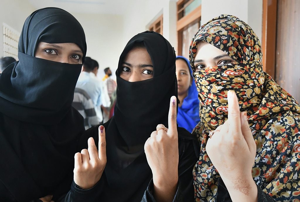 Bhopal: Muslim women show their fingers marked with indelible ink after casting votes for the Assembly elections, outside a polling station in Bhopal, Madhya Pradesh, Wednesday, Nov 28, 2018. (PTI Photo) (PTI11_28_2018_000048)