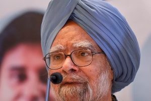 Indore: Former prime minister Manmohan Singh addresses a press conference, in Indore, Wednesday, Nov. 21, 2018. (PTI Photo) (PTI11_21_2018_000089B)