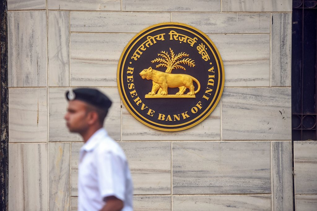 Mumbai: A security person walks past the RBI Headquarters in Mumbai, Monday, November 19, 2018, ahead of a crucial board meeting of the Reserve Bank of India. (PTI Photo/Shashank Parade) (PTI11_19_2018_000067B)