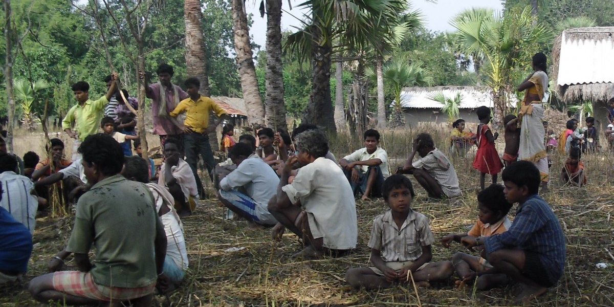 जनवरी 2012 में सीबीआई की टीम ताड़मेटला में गांवावालों से मिली. सीबीआई टीम पर भी विशेष पुलिस अधिकारियों ने हमला किया था और उन्हें गांववालों से मिलने से रोका था.