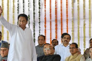 Bhopal: Newly-sworn in Madhya Pradesh Chief Minister Kamal Nath waves at the crowd during his swearing-in-ceremony, in Bhopal, Monday, Dec. 17, 2018. Also seen are NC chief Farooq Abdullah (L), NCP chief Sharad Pawar, former MP CM Shivraj Singh Chouhan and others. (PTI Photo) (PTI12_17_2018_000122)