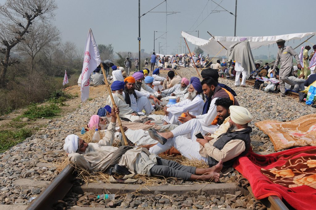 Amritsar: Farmers block a railway tracks during a protest organized under the banner of Kisan Mazdoor Sangharsh Committee (KMSC) against the alleged anti-farmer policies of the state government, at village Devi Dass Pura, 20 km from Amritsar, Tuesday, March 5, 2019. (PTI Photo) (PTI3_5_2019_000090B)