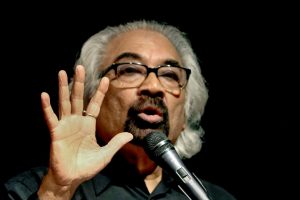 Ahmedabad: Congress leader Sam Pitroda interacts with members of Youth Congress, in Ahmedabad, Thursday, April 18, 2019. (PTI Photo) (PTI4_18_2019_000327B)