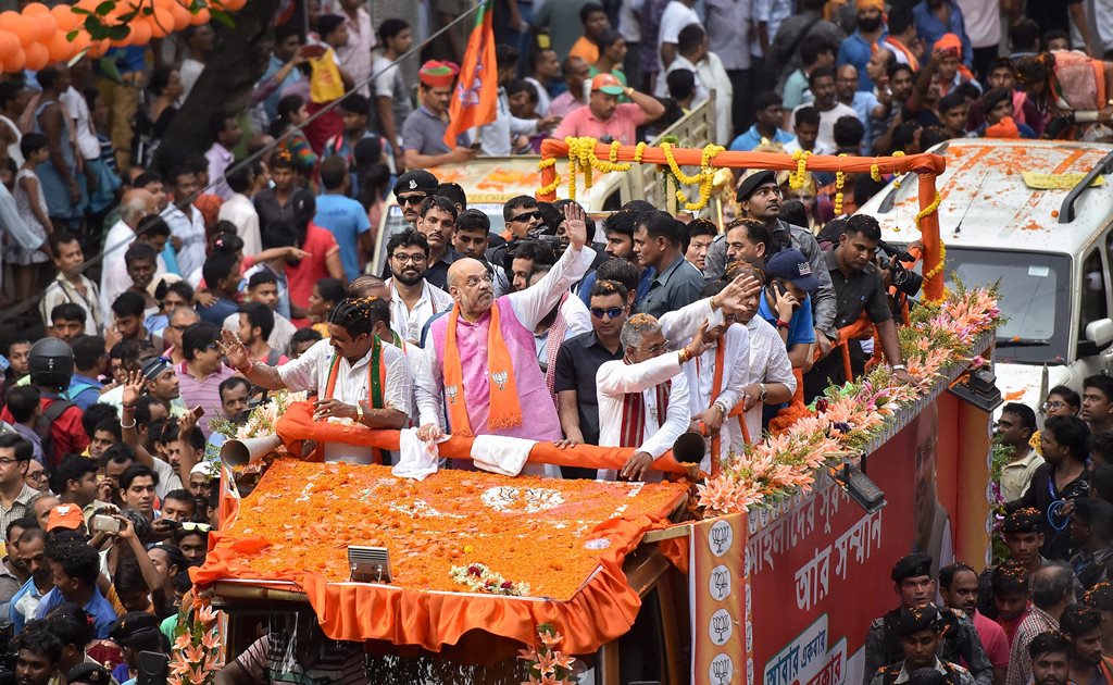 2019 के लोकसभा चुनाव में कोलकाता में हुए रोड शो के दौरान भाजपा अध्यक्ष अमित शाह. (फोटो: पीटीआई)