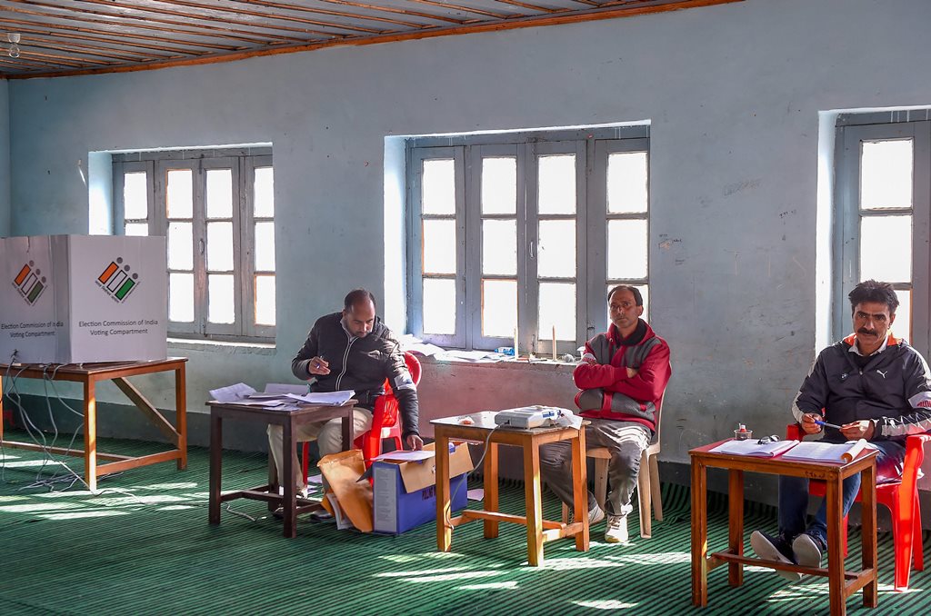 Pulwama: Poll officials at a polling station during the fifth phase of Lok Sabha elections, in Pulwama district, Monday, May 6, 2019. (PTI Photo/S. Irfan)(PTI5_6_2019_000206B)