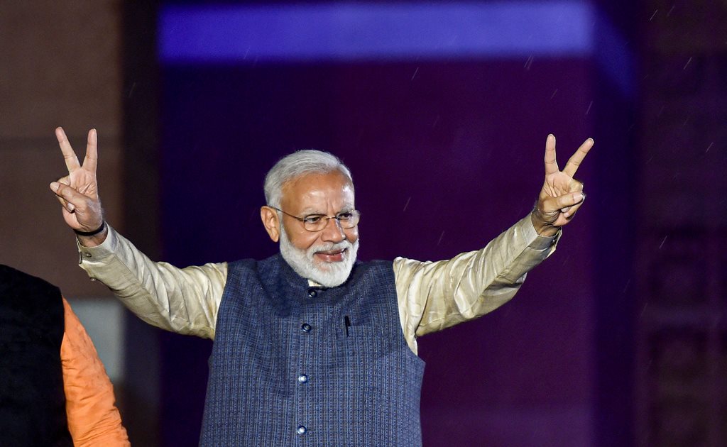 New Delhi: Prime Minister Narendra Modi flashes the victory sign as he arrives at the party headquarters to celebrate the party's victory in the 2019 Lok Sabha elections, in New Delhi, Thursday, May 23, 2019. (PTI Photo/Ravi Choudhary) (PTI5_23_2019_000464B)