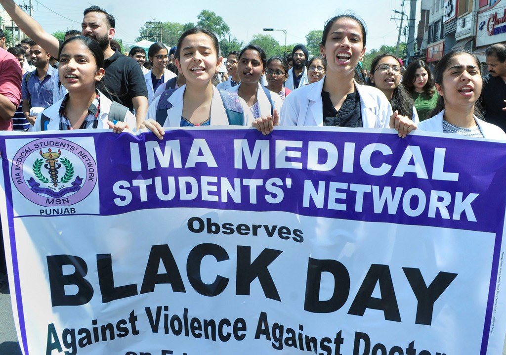 Patiala: Doctors take part in a march during a protest to show solidarity with their counterparts in West Bengal, who stopped work on Tuesday protesting against the assault on their colleagues, in Patiala, Friday, June 14, 2019. (PTI Photo)(PTI6_14_2019_000062B)