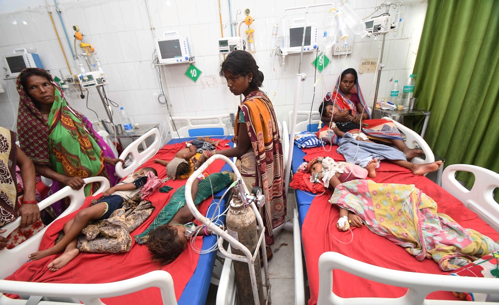 Muzaffarpur: Children showing symptoms of Acute Encephalitis Syndrome (AES) being treated at Shri Krishna Medical College and hospital in Muzaffarpur, Sunday, June 16, 2019. (PTI Photo) (PTI6_16_2019_000136B)