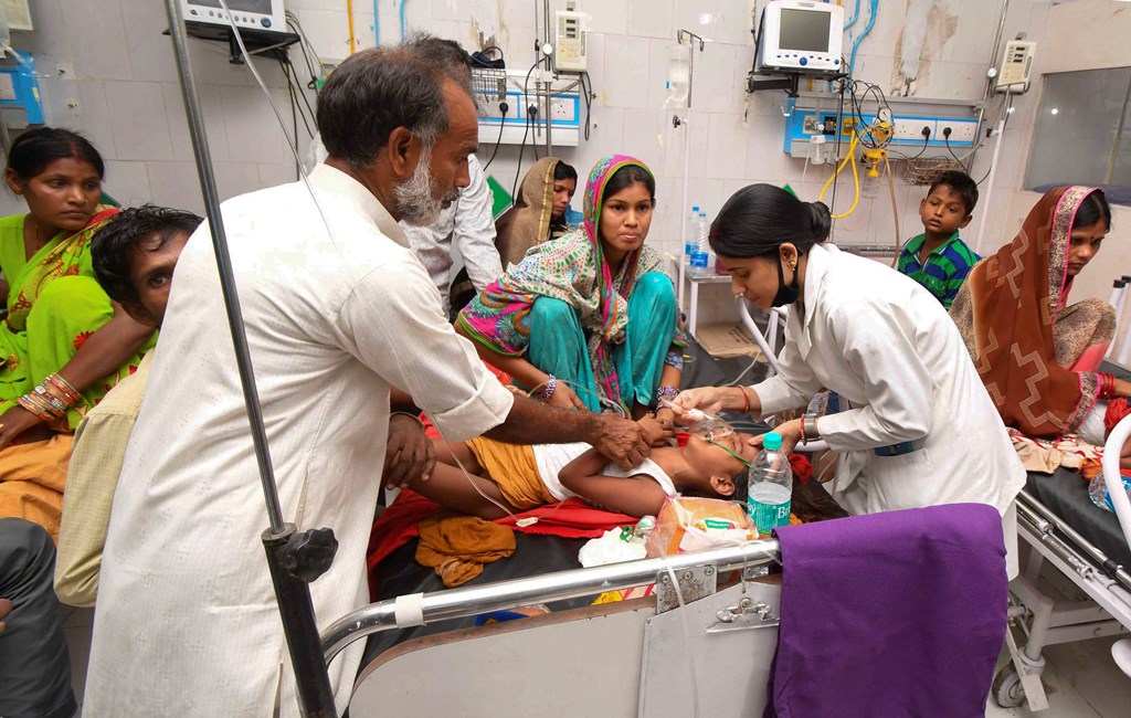 Muzaffarpur: Children showing symptoms of Acute Encephalitis Syndrome (AES) undergoing treatment at Sri Krishna Medical College and Hospital (SKMCH), in Muzaffarpur, Monday, June 17, 2019. (PTI Photo)(PTI6_17_2019_000049B)