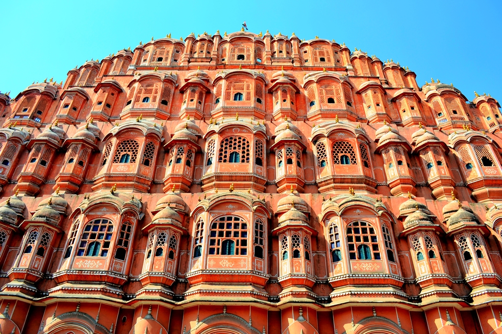 जयपुर स्थित हवा महल. (फोटो साभार: विकिपीडिया)