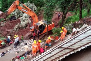 Solan: NDRF men undertake rescue works after a building collapsed at Kumarhatti-Nahan road in Solan, Sunday, July 14, 2019. (PTI Photo) (PTI7_14_2019_000174B)
