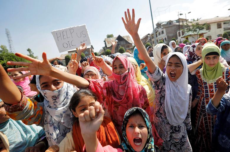 Kashmiri girls shout slogans as they attend a protest after Friday prayers during restrictions, after scrapping of the special constitutional status for Kashmir by the Indian government, in Srinagar, August 23, 2019. REUTERS/Adnan Abidi