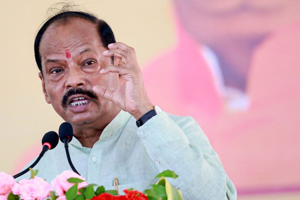 West Singhbhum: Jharkhand CM Raghubar Das addresses a gathering during the launch ceremony of ‘Pradhanmantri Ujjawala Yojna’ - (free distribution of cooking gas with oven to the villagers) in Chaibasa, West Singhbhum, Friday, Aug 23, 2019. (PTI Photo)(PTI8_23_2019_000192B)