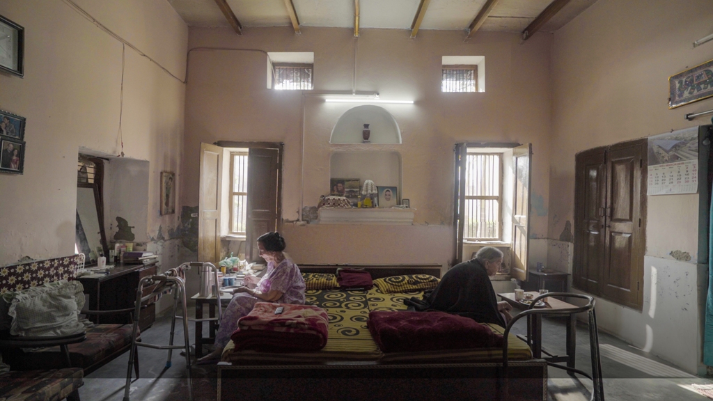 तनुजा चंद्रा की पहली डॉक्यूमेंट्री फिल्म आंटी सुधा और आंटी राधा का एक दृश्य. 