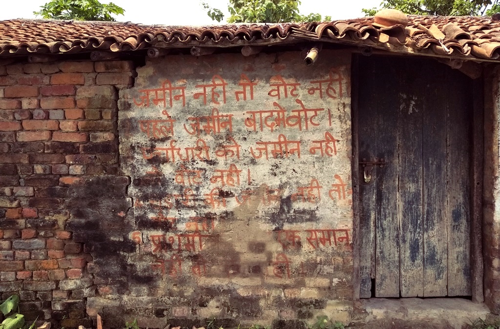 लोकसभा चुनाव में लोगों ने पर्चाधारियों का मुद्दा उठाया था, लेकिन कोई फायदा नहीं हुआ. (फोटो: उमेश कुमार राय)