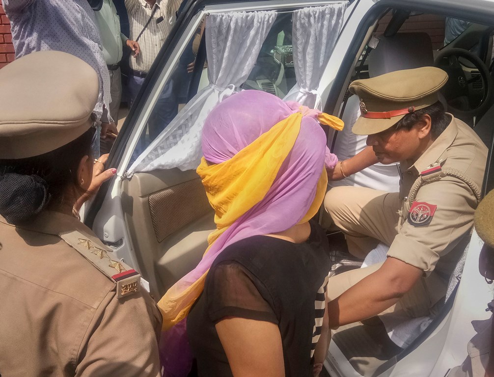 Shahjahanpur: The woman law student (face covered), who alleged BJP leader Chinmayanand of sexual misconduct and harassment, arrested by the Special Investigation Team (SIT) a day after she was detained for questioning in an extortion case, in Shahjahanpur, Wednesday, Sept. 25, 2019. (PTI Photo) (PTI9_25_2019_000051B)