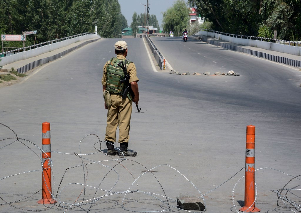 Srinagar: Security personnel stands guard at a blocked road on the 33rd day of strike and restrictions imposed after the abrogration of Article of 370 and bifurcation of state, in Srinagar, Friday, Sept. 6, 2019. (PTI Photo) (PTI9_6_2019_000063A)