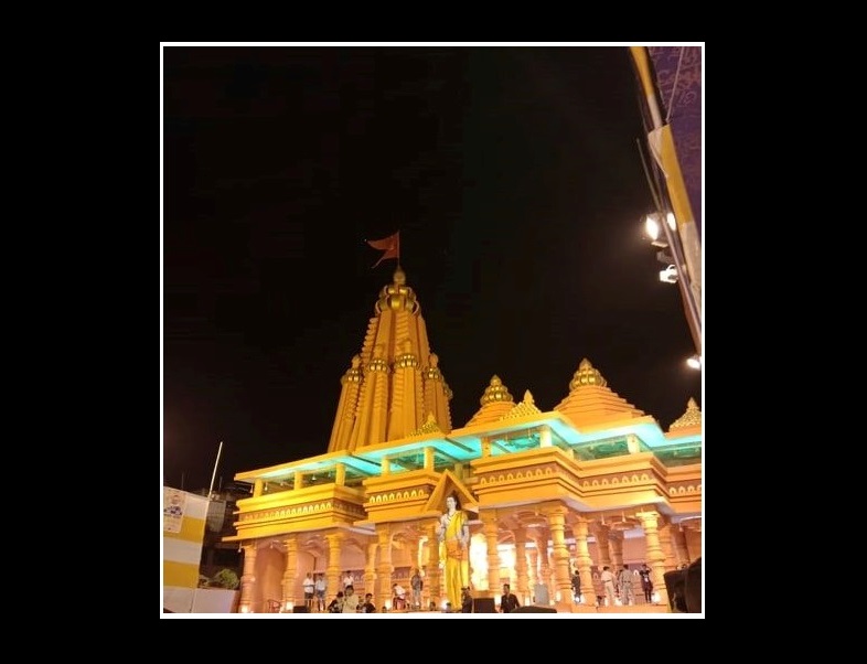 राम मंदिर की तर्ज पर बनाया गया दुर्गा पूजा पंडाल. (फोटो: सोहम दास)