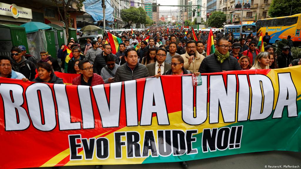 बोलीविया में पिछले महीने से सरकार विरोधी प्रदर्शन चल रहा है. (फोटो: रॉयटर्स)