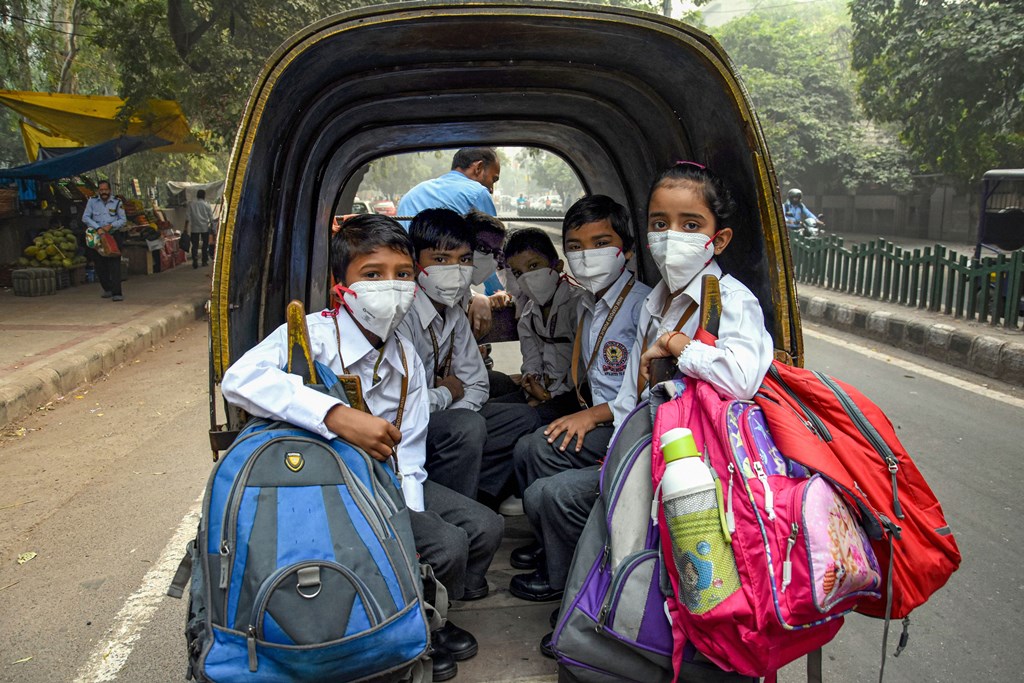 New Delhi: Students, wearing masks to get protection from air-pollution, go to their school by a rickshaw, in New Delhi, Friday, Nov. 1, 2019. (PTI Photo) (PTI11_1_2019_000066B)