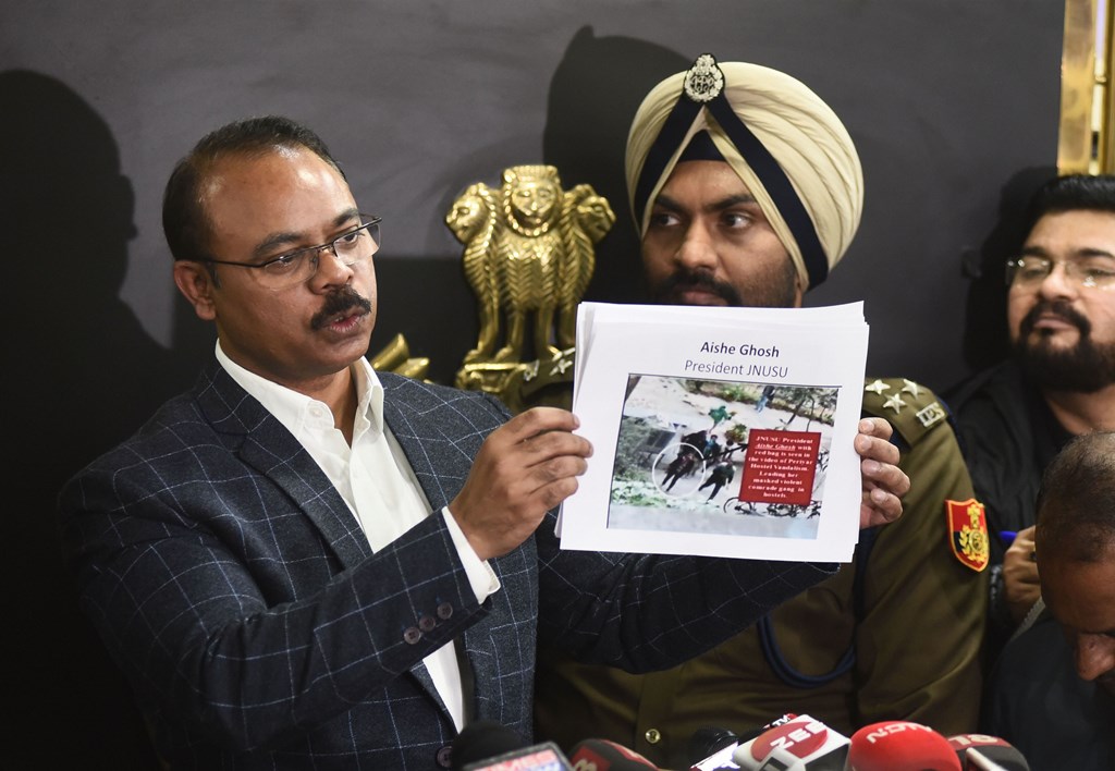 New Delhi: DCP (Crime) Joy Tirkey releases photographs of suspects in JNU violence as Delhi Police PRO MS Randhawa (R) looks on, during a press conference in New Delhi, Friday, Jan. 10, 2020. (PTI Photo)(PTI1_10_2020_000130B)