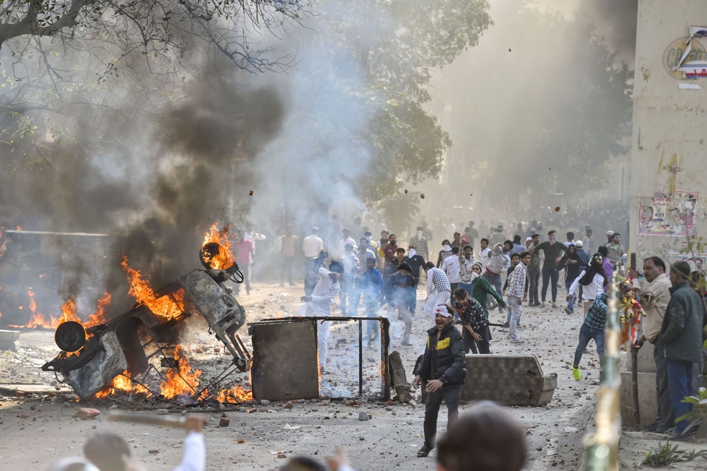 New Delhi: Vehicles set ablaze as protestors throw brick-bats during clashes between a group of anti-CAA protestors and supporters of the new citizenship act, at Jafrabad in north-east Delhi, Monday, Feb. 24, 2020. (PTI Photo/Ravi Choudhary)(PTI2_24_2020_000218B) *** Local Caption ***
