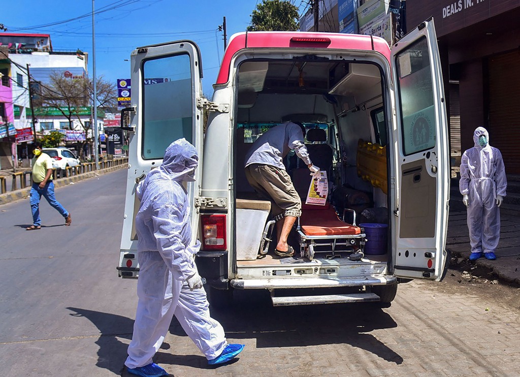Aligarh: Medical workers escort a suspected coronavirus patient to get in an ambulance as he is shifted to a hospital for treatment during nation-wide lockdown, in Aligarh, Wednesday, March 25, 2020. (PTI Photo)(PTI25-03-2020_000259B)
