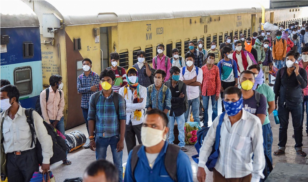 Patna: Migrants from Jaipur arrive by 'Shramik Special' train at Danapur junction, during the nationwide lockdown to curb the spread of coronavirus, in Patna, Saturday, May 2, 2020. (PTI Photo)(PTI02-05-2020_000186B)