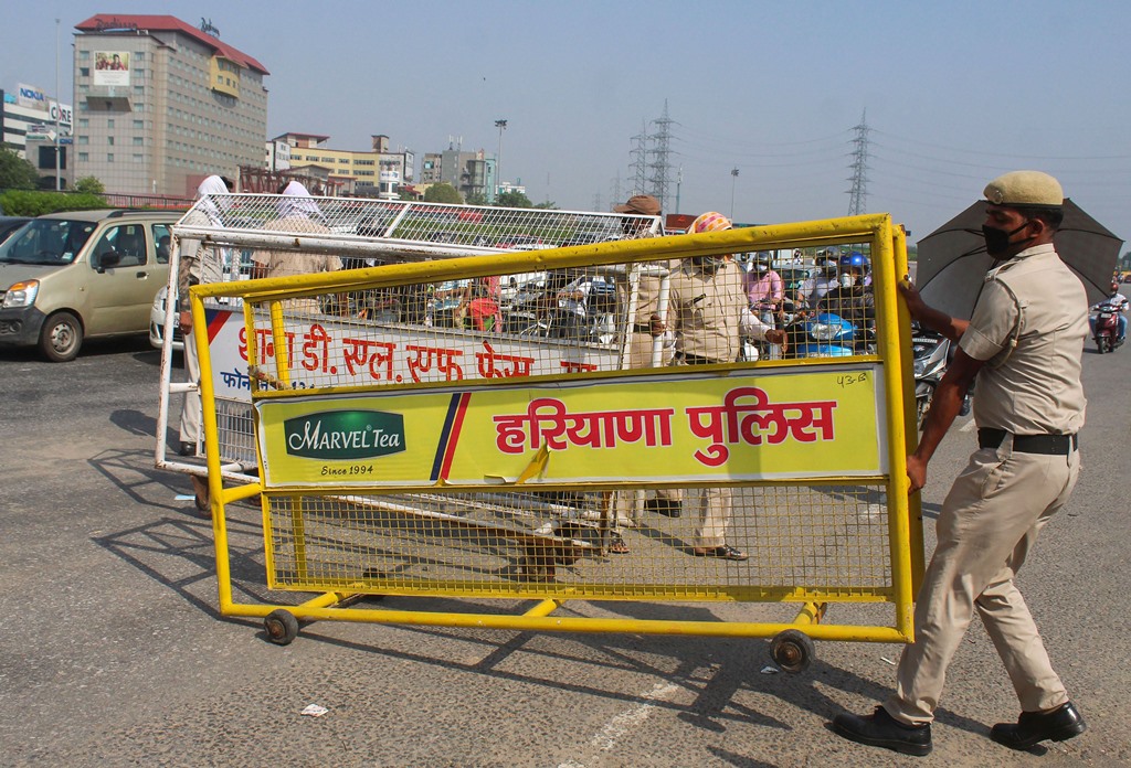 Gurugram: Haryana Policemen remove barricades from a road at Delhi-Gurugram border after Central Government guidelines, during ongoing COVID-19 lockdown, near Ambience Mall, in Gurugram, Wednesday, June 3, 2020. (PTI Photo)(PTI03-06-2020_000229B)