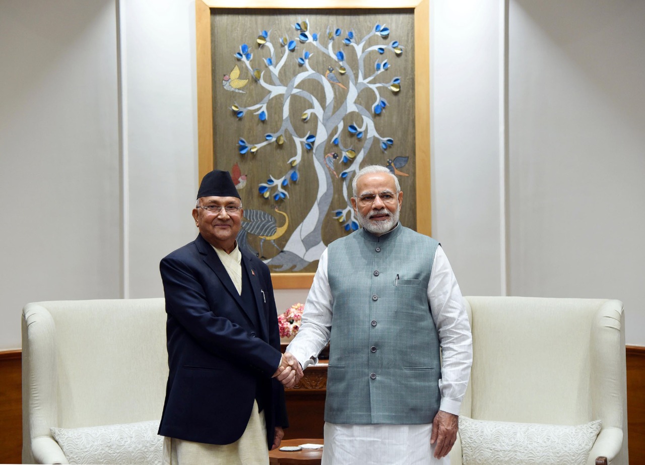 प्रधानमंत्री नरेंद्र मोदी के साथ नेपाल के प्रधानमंत्री केपी ओली. (फाइल फोटो साभार: पीआईबी)