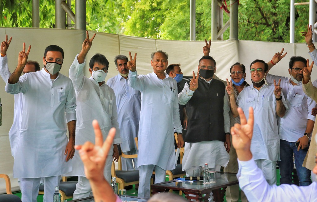 Jaipur: Rajasthan Chief Minister Ashok Gehlot (C) with senior Congress leaders Randeep Surjewala, Avinash Pandey, Ajay Maken and K.C. Venugopal flashes victory sign during a meeting with the party MLAs at his residence in Jaipur, Monday, July 13, 2020. (PTI Photo) (PTI13-07-2020 000059B)
