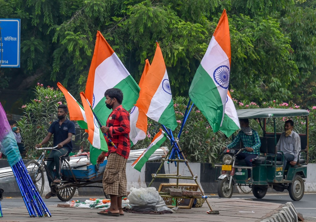 New Delhi: A roadside vendor sells the Tricolors at a traffic signal ahead of the Independence Day, during Unlock 3.0, in New Delhi, Saturday, Aug 8, 2020. (PTI Photo/Kamal Singh)(PTI08-08-2020 000113B)