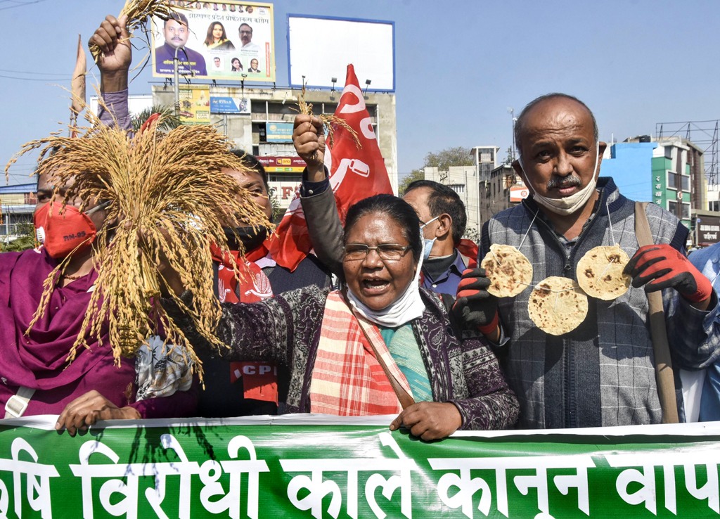 Ranchi: Political activists demonstrate during a protest in support of the nationwide strike, called by agitating farmers to press for repeal of the Centres agri laws, in Ranchi, Tuesday, Dec. 8, 2020. (PTI Photo)(PTI08-12-2020 000050B)