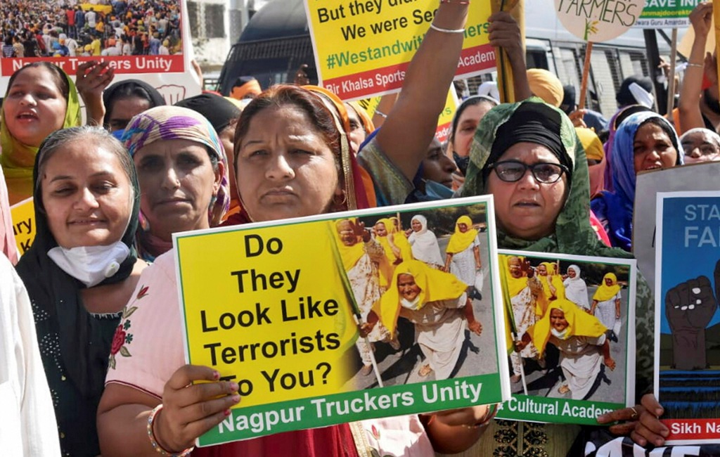 Nagpur: People belonging to Sikh community participate in a protest in support of the nationwide strike, called by agitating farmers to press for repeal of the Centres agri-laws, in Nagpur, Tuesday, Dec. 8, 2020. (PTI Photo)(PTI08-12-2020 000236B)