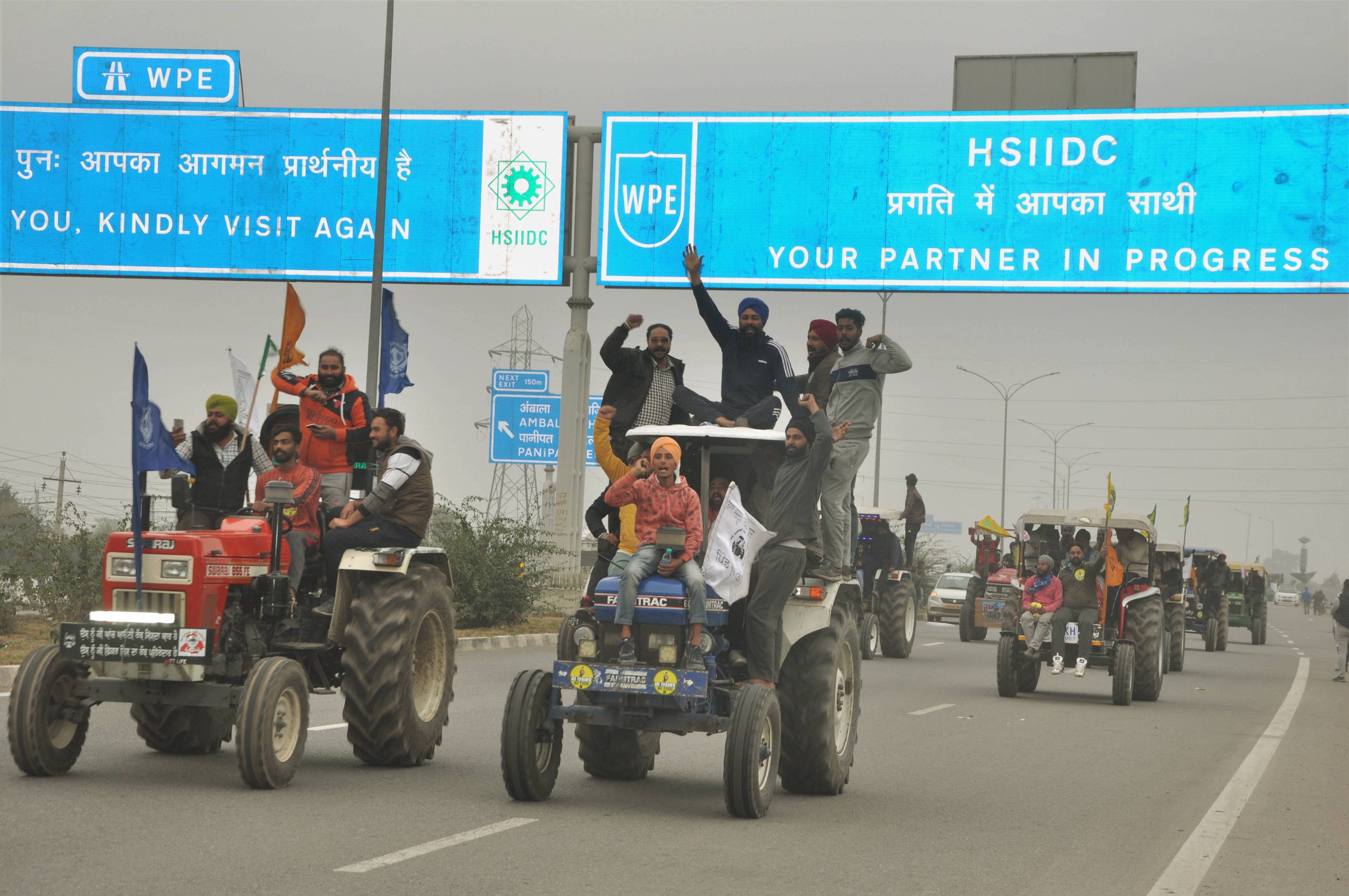 सोनीपत में किसानों की ट्रैक्टर रैली. (फोटो: पीटीआई)