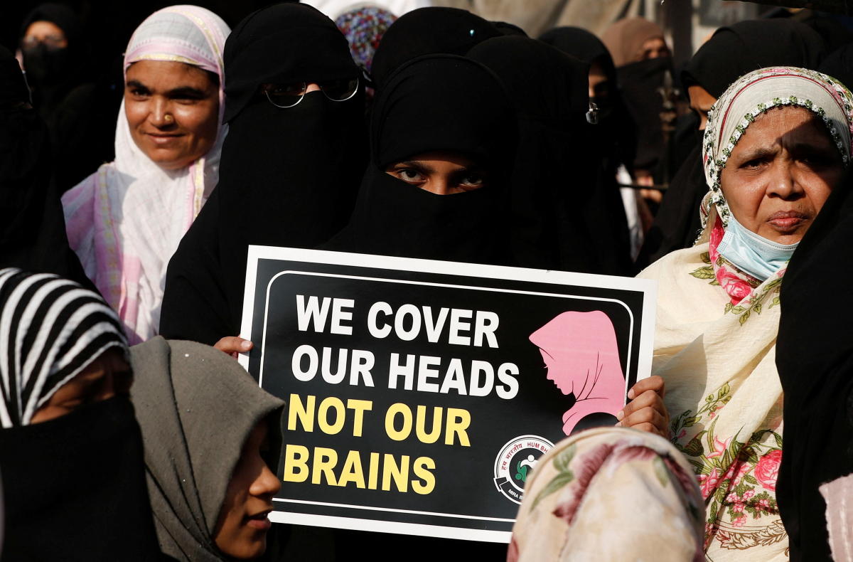 महाराष्ट्र: हिजाब पहनने को लेकर ‘उत्पीड़न’ का आरोप लगाते हुए कॉलेज प्राचार्य ने इस्तीफ़ा दिया