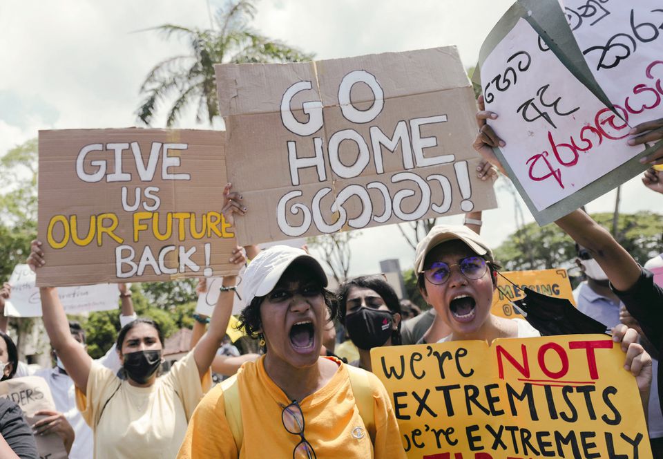 श्रीलंका: नौ मई को सरकार विरोधी और समर्थकों के बीच हिंसा मामले में 1,500 लोग गिरफ़्तार