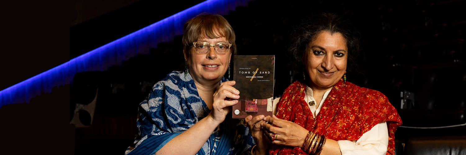 गीतांजलि श्री के हिंदी से अनूदित उपन्यास ‘टॉम्ब ऑफ सैंड’ को अंतरराष्ट्रीय बुकर पुरस्कार मिला