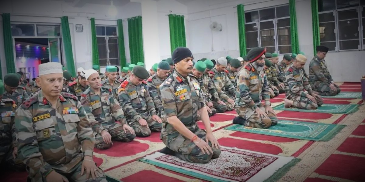 हिंदुत्व ट्रोलिंग के सामने घुटने टेककर सेना ने अपने धर्मनिरपेक्ष आदर्शों को कमज़ोर किया है